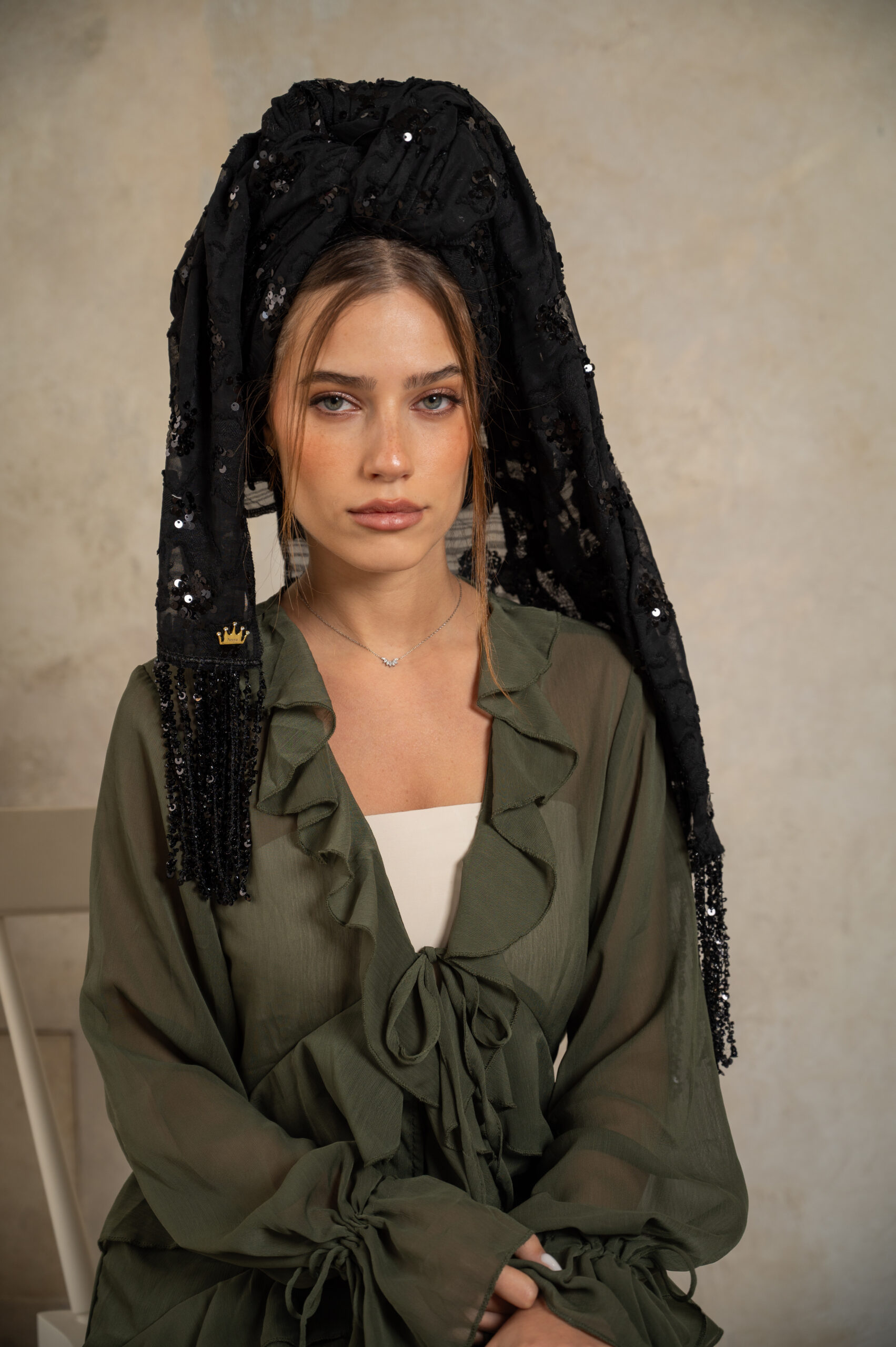 DSC_5168 מטפחת ענבר שחור – תמונה 1